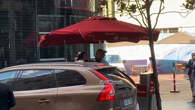 Şarkıcı Hatice'ye maske bile engel olamadı! 10 yaş küçük sevgilisinin dudaklarına yapıştı - Resim: 3