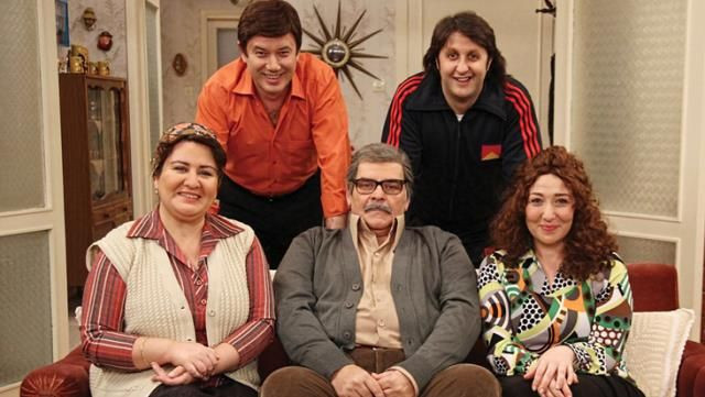 Yeni hayatı ağızları açık bırakacak Seksenler dizisine sevilen isim geri döndü - Resim: 4