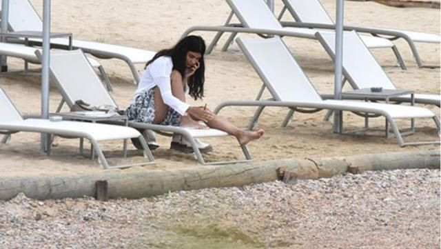 Tuba Büyüküstün Bodrum'da sahile indi fotoğraf için şekilden şekle girdi - Resim: 4