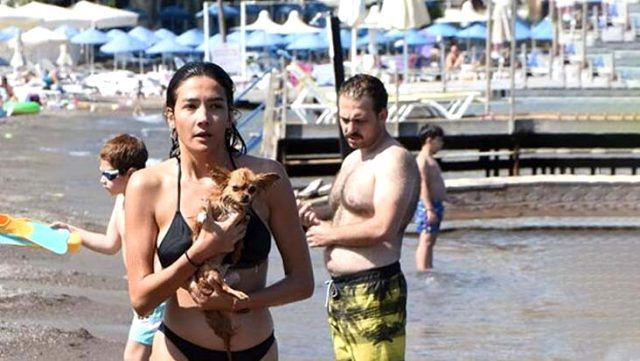 Aybüke Pusat halk plajında görüntülenince küplere bindi bakın neler yaptı - Resim: 6