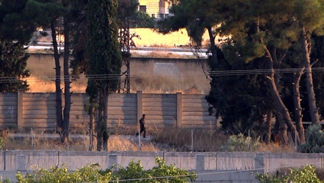 YPG’liler sıfır noktasında görüntülendi! Ellerinde kanaslarla cirit atıyorlar - Resim: 0