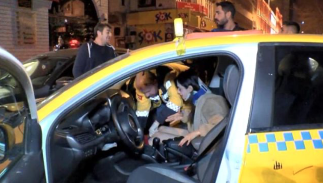 Şişli'de akılalmaz kaza! Önündeki araca çarpıp takla attı - Resim: 1