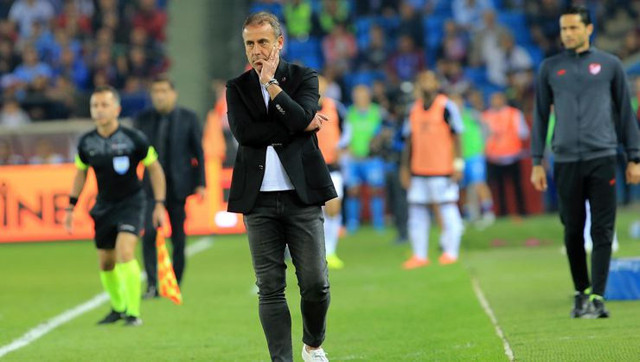 Fenerbahçe Erol Bulut'la el sıkıştı! Hem de sudan ucuza çalışacak - Resim: 3