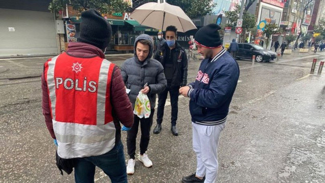 18-20 yaş arası gençlerle ilgili yeni sokağa çıkma yasağı genelgesi! Çıkabilecekler... - Resim: 0