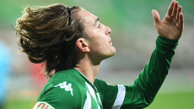 Galatasaray ve Fenerbahçe Bursasporlu Ali Akman kapışıyor - Resim: 0