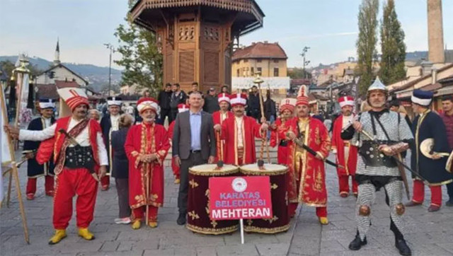 Bir toplu firar daha! Adana Karataş Belediyesi Mehteran ekibi 30 kişi gitti 10 kişi döndü - Resim: 0