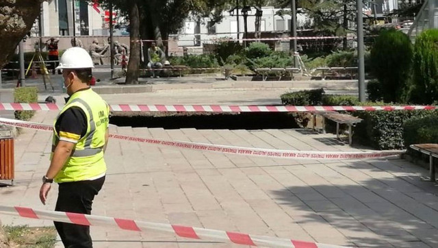 Ankara'da korkutan görüntü! Bir anda çöktü - Resim: 0