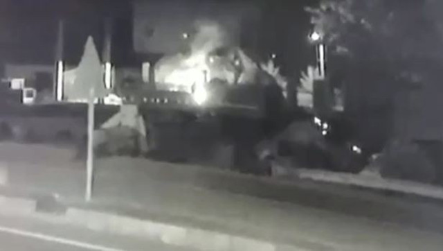  Çılgın aşık, kız arkadaşının babasına ait samanlığı ateşe verdi - Resim: 0