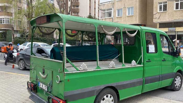 Sanatçı Koray Candemir'in annesi 9. kattan düşerek hayatını kaybetti - Resim: 0