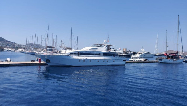 Lüks yat Türk karasularından çıkmak üzereyken ateş açılarak durduruldu - Resim: 0