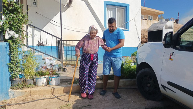 Mersin'de orman yangını büyüyor! Bölgeye giden arazöz şarampole devrildi - Resim: 3