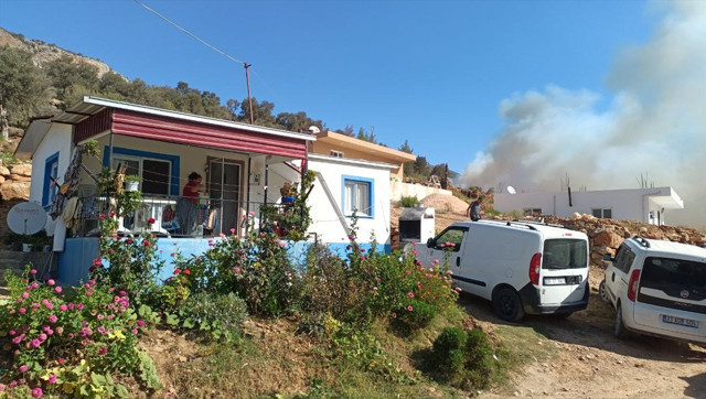 Mersin'de orman yangını büyüyor! Bölgeye giden arazöz şarampole devrildi - Resim: 2