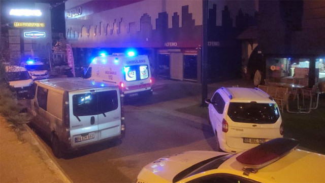 Sevdiği adamın kalbine bıçak saplayarak öldüren genç kız hüngür hüngür ağladı - Resim: 0