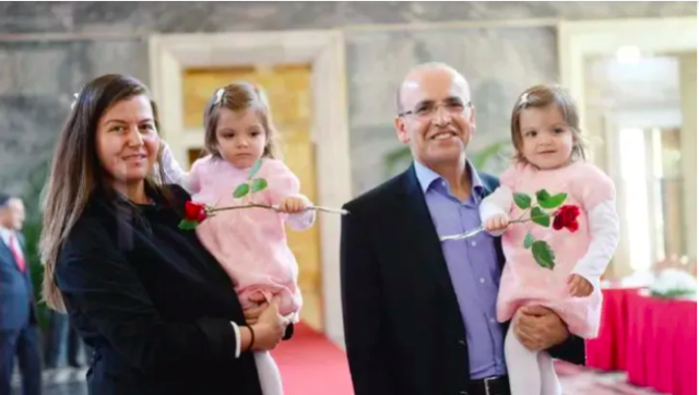 Mehmet Şimşek eşi Esra Şimşek kimdir? Mehmet Şimşek ikinci eşi ne iş yapıyor? - Resim: 2