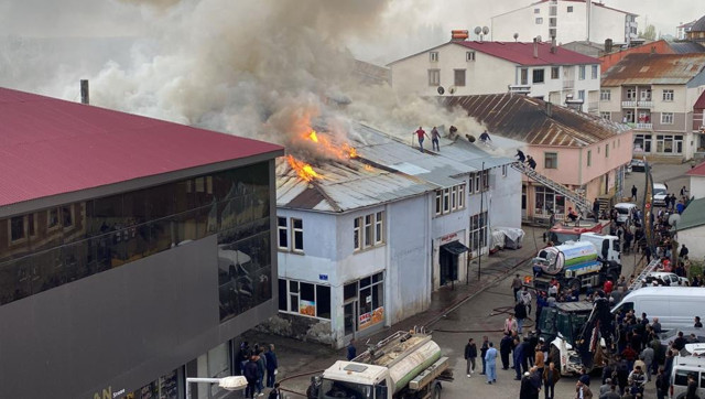 Karlıova’da pasaj yangını, dumanlar gökyüzünü kapladı - Resim: 1