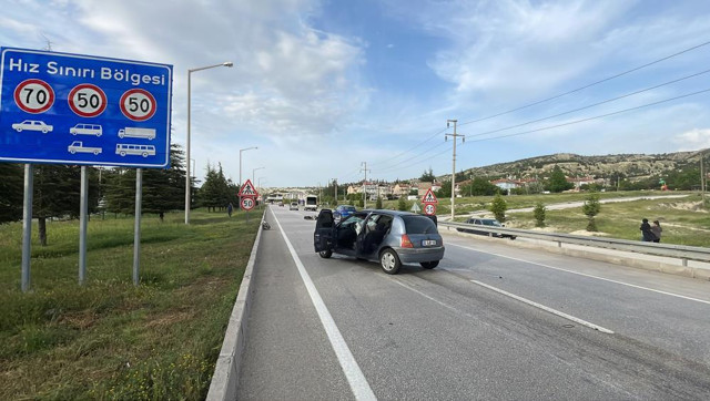 Burdur’da feci motosiklet kazası! Metrelerce havalanan sürücü 6 metre uzağa fırladı, otomobil bu hale geldi! - Resim: 0
