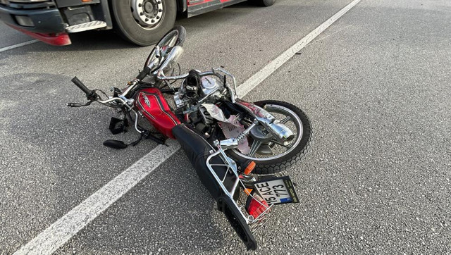 Burdur’da feci motosiklet kazası! Metrelerce havalanan sürücü 6 metre uzağa fırladı, otomobil bu hale geldi! - Resim: 2