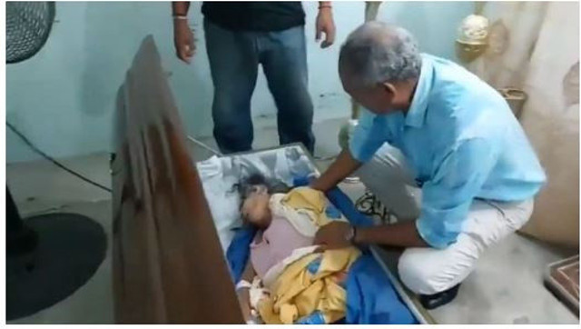 Doktorların 'öldü' dediği kadın, tabutta dirildi! Cenazeye katılanlar şok oldu - Resim: 0