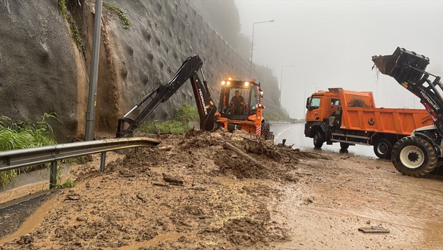 TEM Otoyolu'nda heyelan! Ankara-İstanbul otoyolu trafiğe kapatıldı - Resim: 2