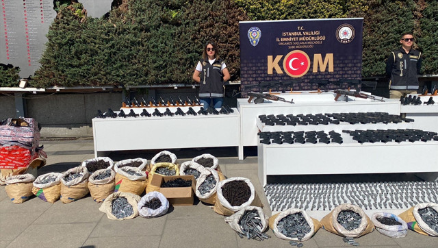 İstanbul'da silah kaçakçılığı operasyonunda 10 şüpheli yakalandı! Ele geçirilenlere bakın... - Resim: 2