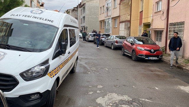 Sivas'ta emekli öğretmen tabancayla dehşet saçtı - Resim: 1