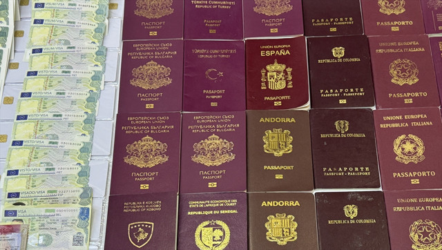 İstanbul'da sahte kimlik ve pasaport operasyonu - Resim: 0
