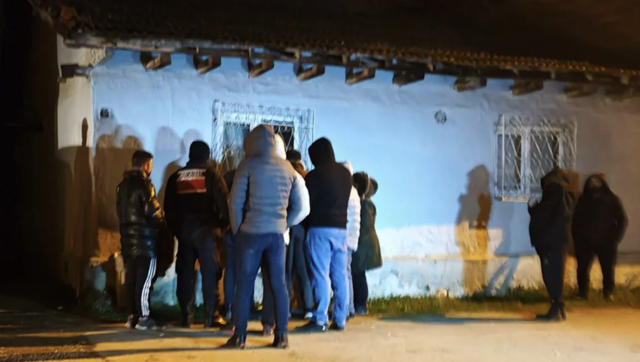 Kundaklama şüphelisi babayı ikna etmek 24 saatten fazla sürdü! Yüzbaşının devreye girmesiyle teslim oldu - Resim: 0