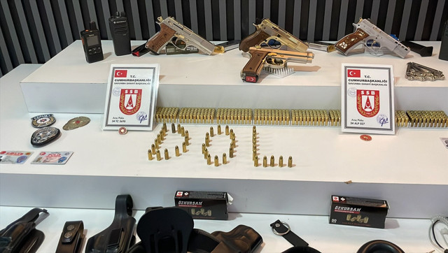 Gerçek polislerden sahte polislere operasyon! Evden çıkanlar şaşkına çevirdi - Resim: 1