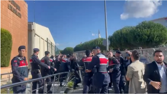 Ekrem İmamoğlu diploma davasında yeni gelişme! İmamoğlu çıkmak istemedi - Resim: 0