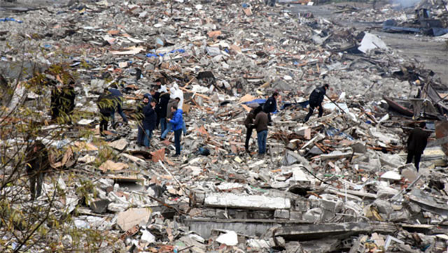 Şoke eden olay yıkılan sitenin içinden ceset çıktı! - Resim: 2
