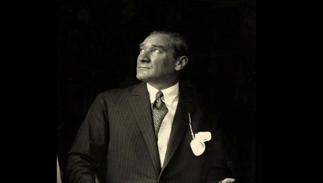 Ünlülerden 10 Kasım paylaşımları 'Son kasıma kadar kalbimizdesin' - Resim: 1