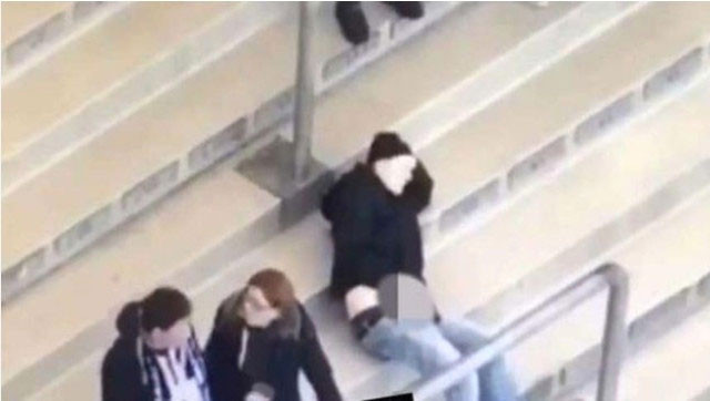 Şoke eden görüntüler! Tribünde mastürbasyon yaptı polis müdahale etti - Resim: 1