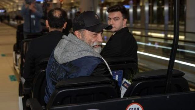 Haluk Bilginer Emmy Ödülleri'nde 'En İyi Erkek Oyuncu' ödülünü aldı geri döndü - Resim: 4