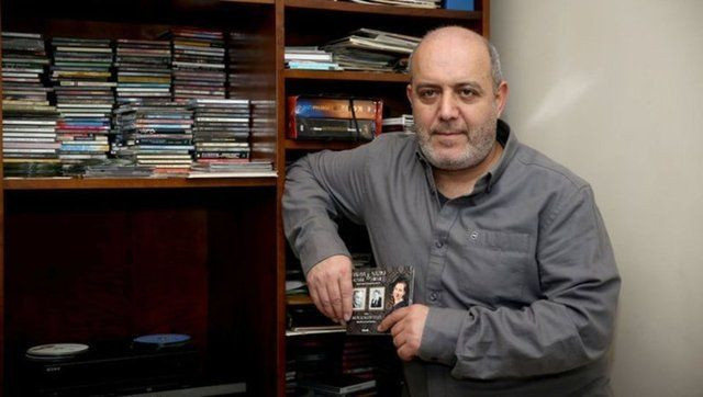 Hasan Saltık'ın cenazesi Cem evinden kalktı Kenan İmirzalıoğlu tabutu öptü! - Resim: 1