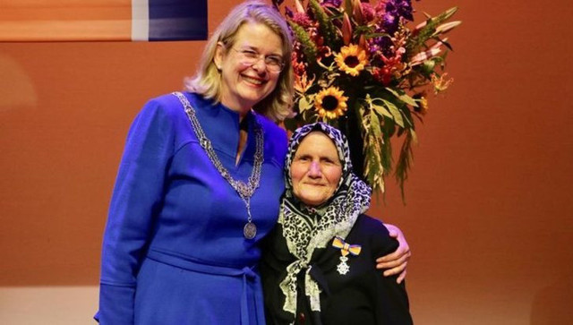 Hollanda'da 82 yaşındaki Zehra nineye 'Kraliyet Nişanı' verildi - Resim: 0