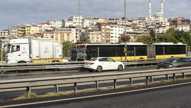 İstanbul Haramidere'de metrobüs kazası: Yaralılar var - Resim: 1