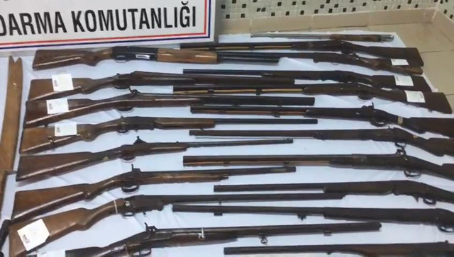 Herkes oto lastikçisi sanıyordu ev ve iş yerinden cephanelik çıktı - Resim: 0