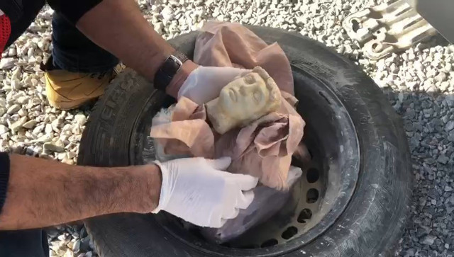 Hepsi Antalya'da ele geçirildi! Paha biçilemez eserler süpürge kutusundan çıktı - Resim: 0