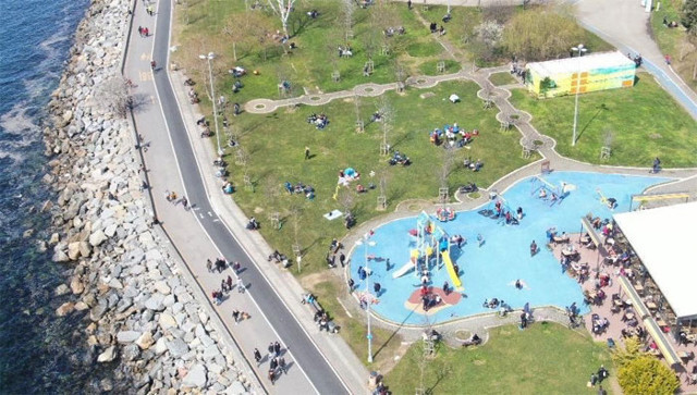 Caddebostan sahili doldu taştı - Resim: 0