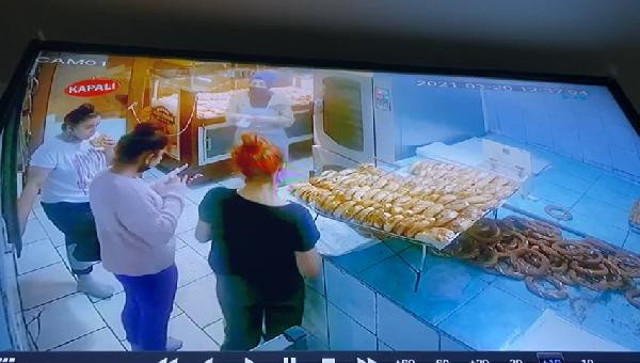 Yurttan kaçan 3 kız çocuğu, pastanenin güvenlik kamerasına yansıdı - Resim: 0