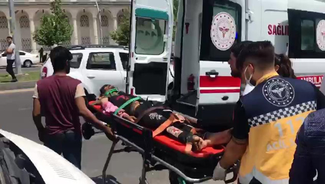 Diyarbakır'da bedava dağıtılan tavuk dürümü almak isterken canından oldu - Resim: 0