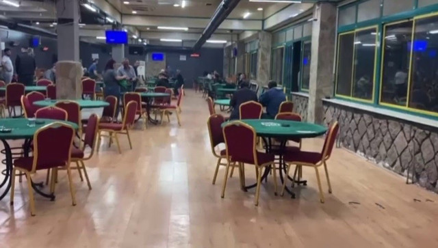 İzmir'de kumarhanenin kapısını Atatürk portresi ile gizlemişler - Resim: 0