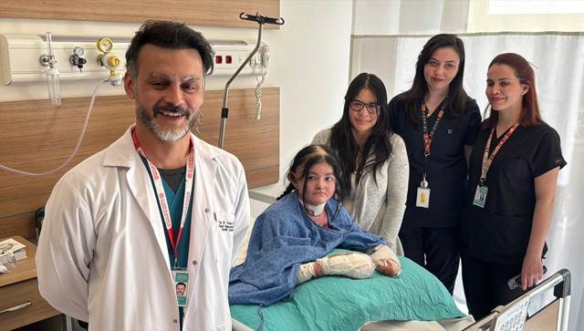 Parmakları bitişikti, ABD'li genç kız şifayı Eskişehir'de buldu! 2 ay içinde... - Resim: 1