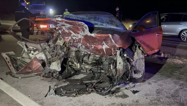 Gece yarısı katliam gibi kaza! 5 kişi hayatını kaybetti - Resim: 1