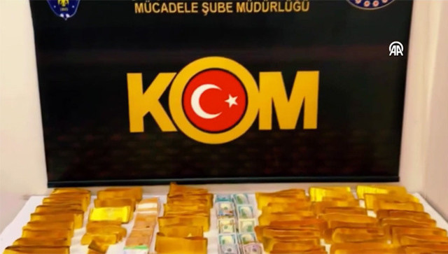 Şırnak'ta şüphe ile durdurulan araçta 590 milyon liralık altın ve döviz ele geçirildi - Resim: 0