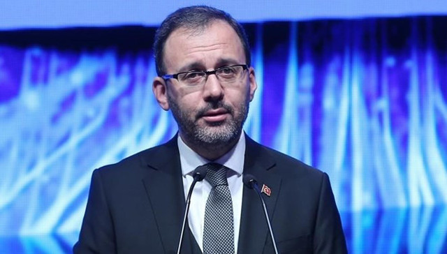 Bakan Pakdemirli açıkladı: At yarışları ertelendi - Resim: 0