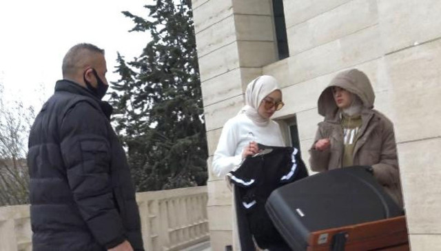 Avcılar'da cami avlusunda kıyafet çekimi yaptılar polis durun dedi - Resim: 1