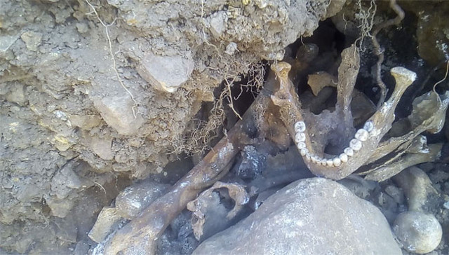 Kars'ta atık su kanalı kazısında bulundu! İnsan kemikleri, mermi ve çürümüş çarıklar... - Resim: 0