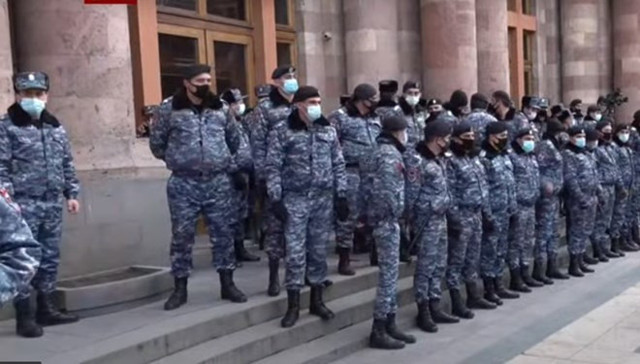 Son dakika Rusya'dan darbe muhtırası sonrası Ermenistan'a itidal çağrısı - Resim: 1