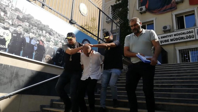 Cinayetle biten bıçaklı kavga kamerada: 8 yerinden bıçaklanarak öldürüldü - Resim: 2